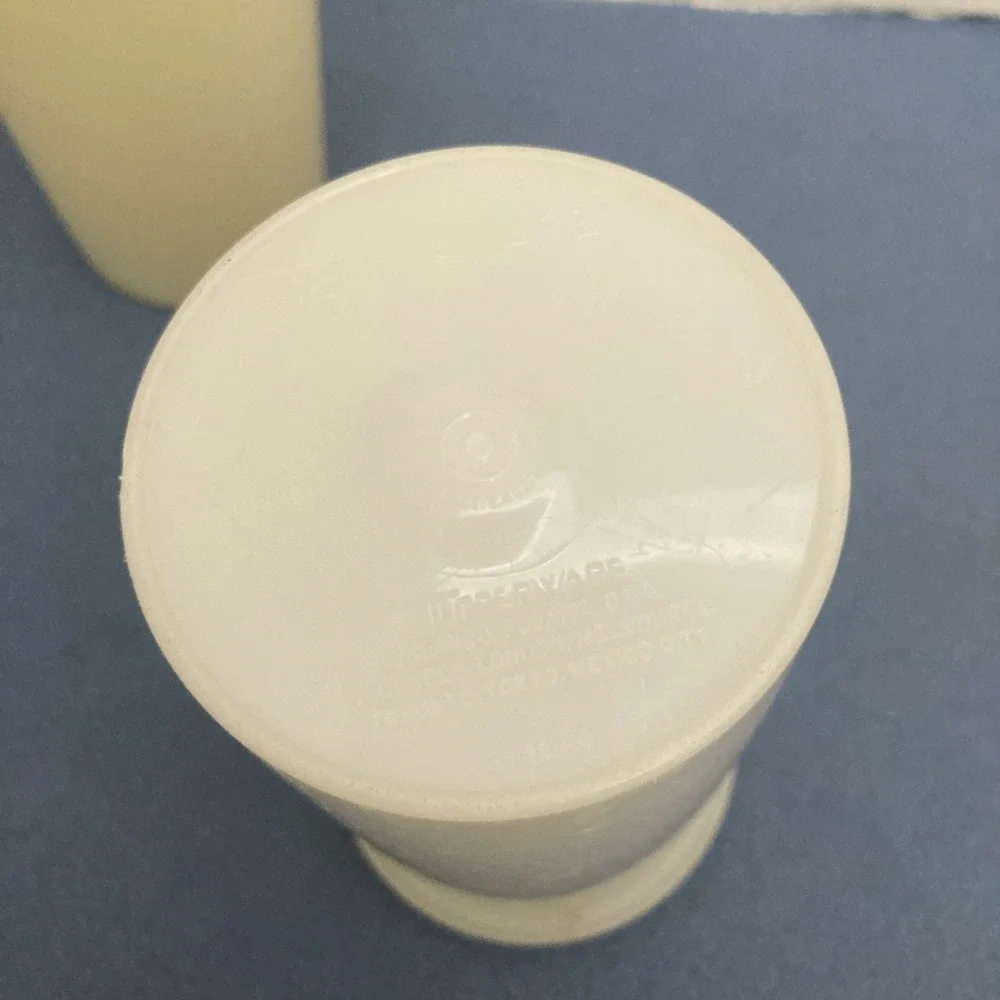 Tupperware Juice Container (Handdlier) 261-10 w/Flip Pour Lid (563-5) - Set of 2